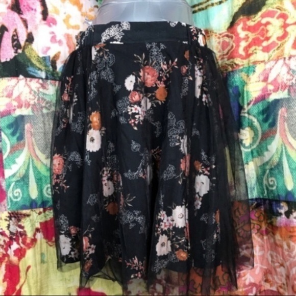 Torrid Floral Layered Tulle Skirt Size 00 - Picture 4 of 8